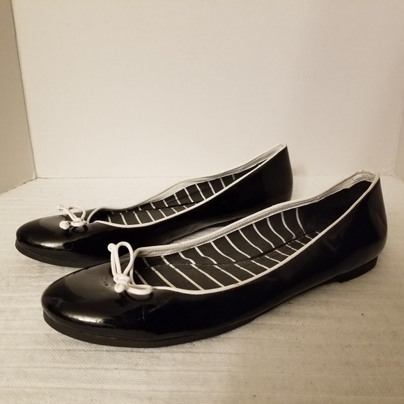 Chaps Black and White Bow Ballet Flats Sz 8 - Picture 1 of 7